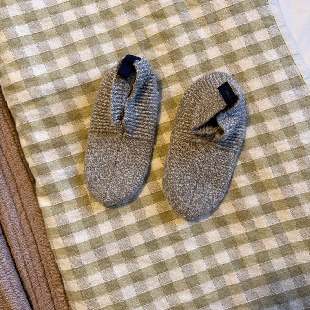 Bombas Taupe Kids Slippers (Never Worn)